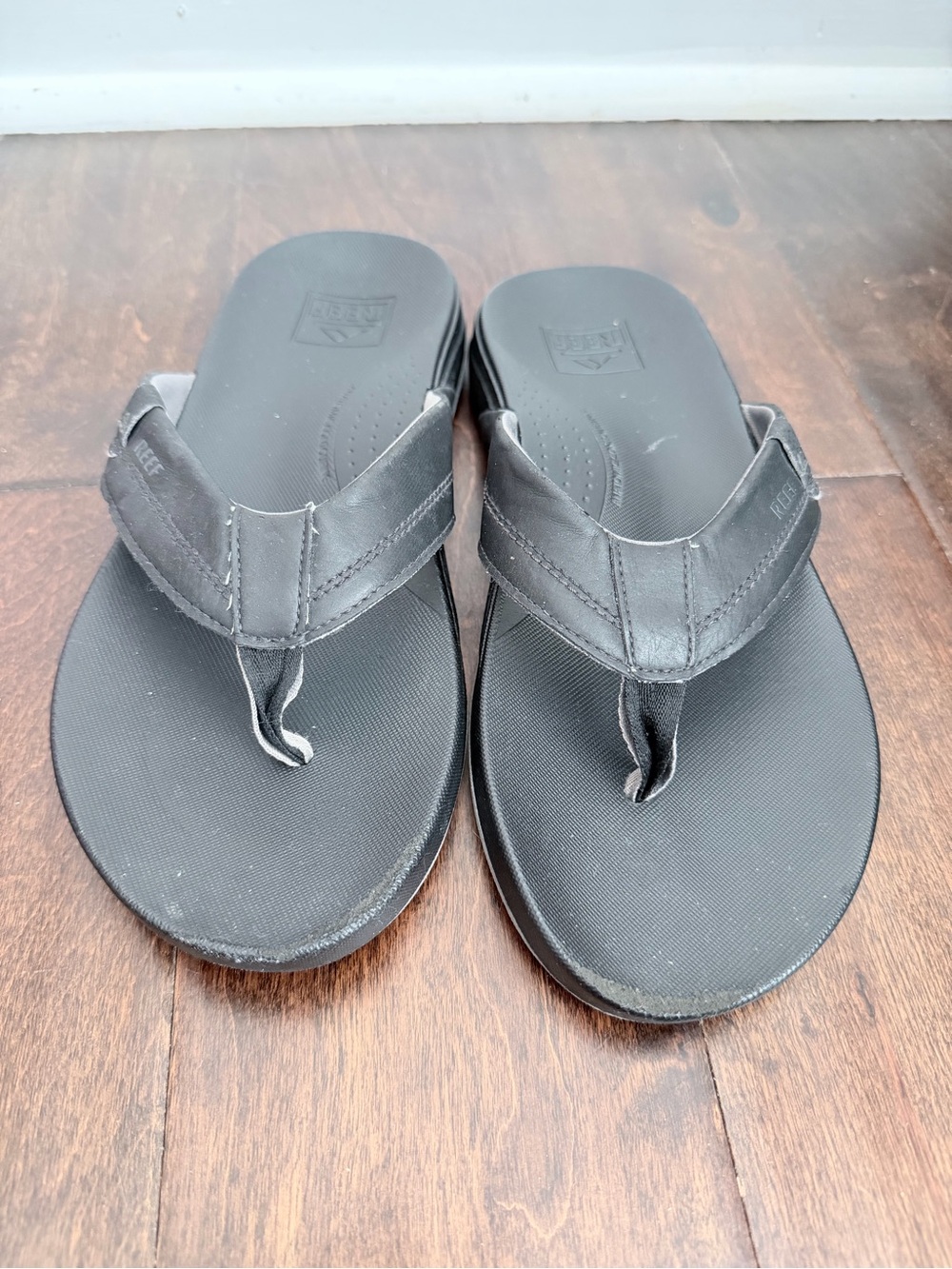 REEF Sandal Men's sz 9.5 black Footbed Flip Flop